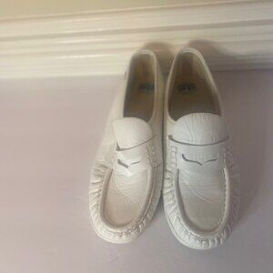 SAS Classic White Leather Slip On Penny Loafers Women's, size 9W